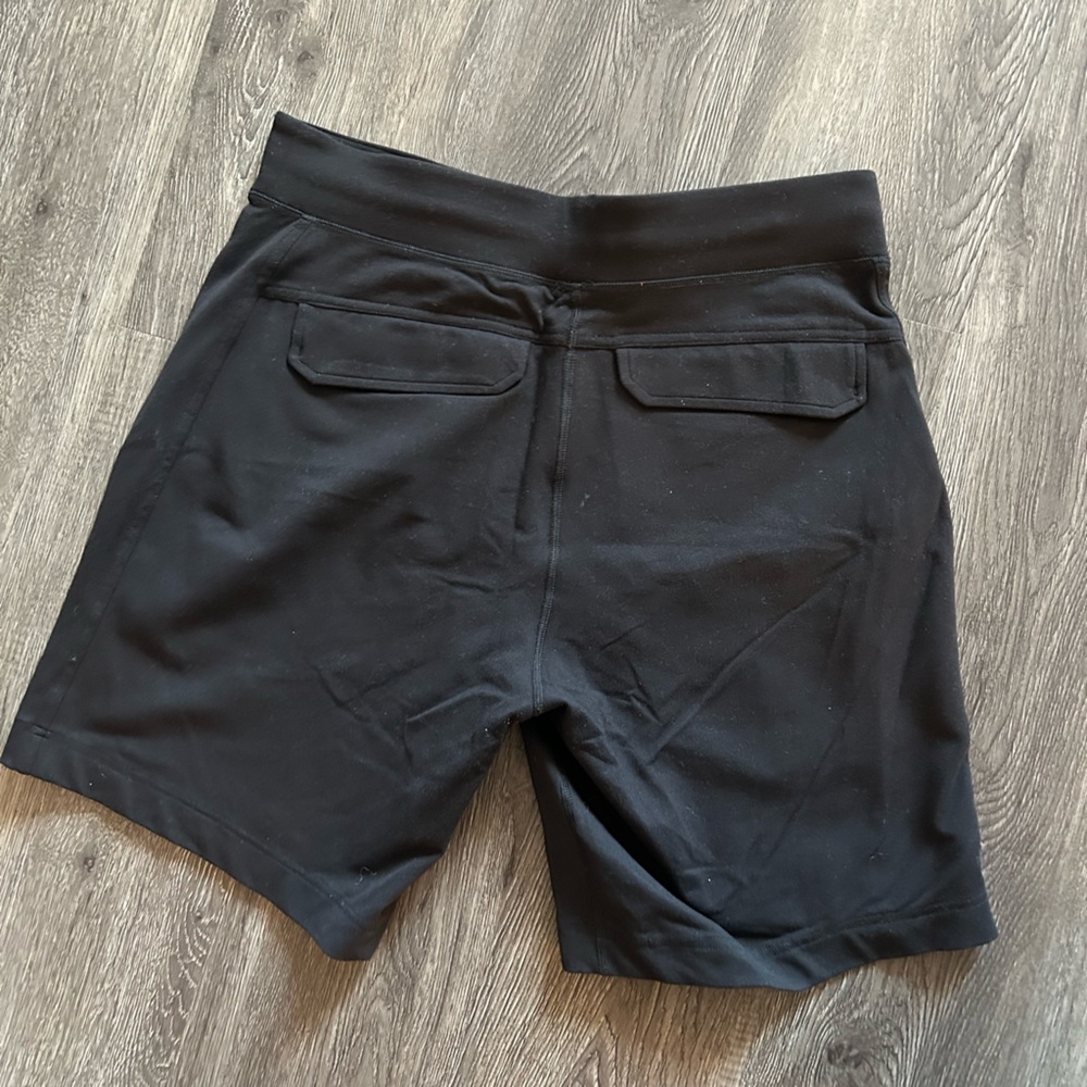 LULULEMON mens shorts in black
Size medium